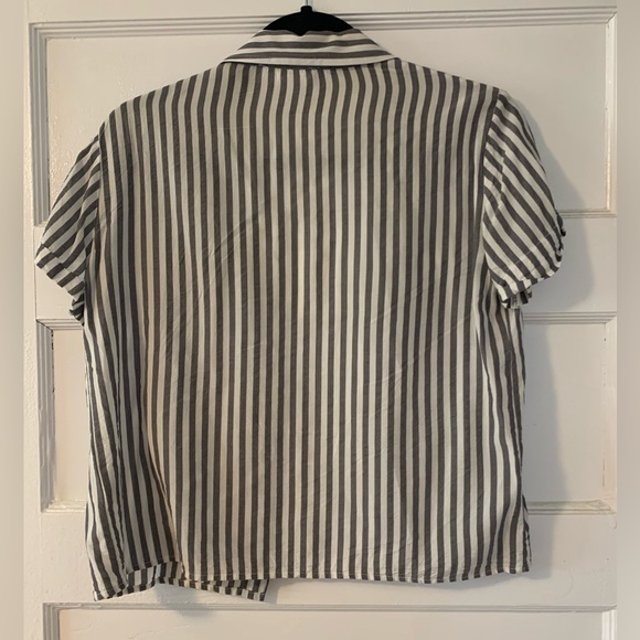 Button down short sleeved shirt - Picture 2 of 3